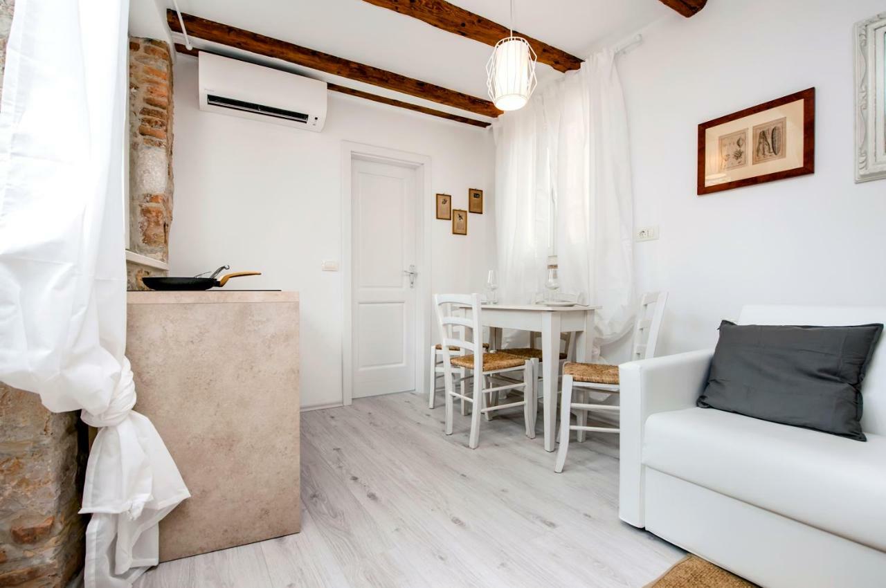 Apartment And Studio Ca' 3 Vie 로비니 외부 사진