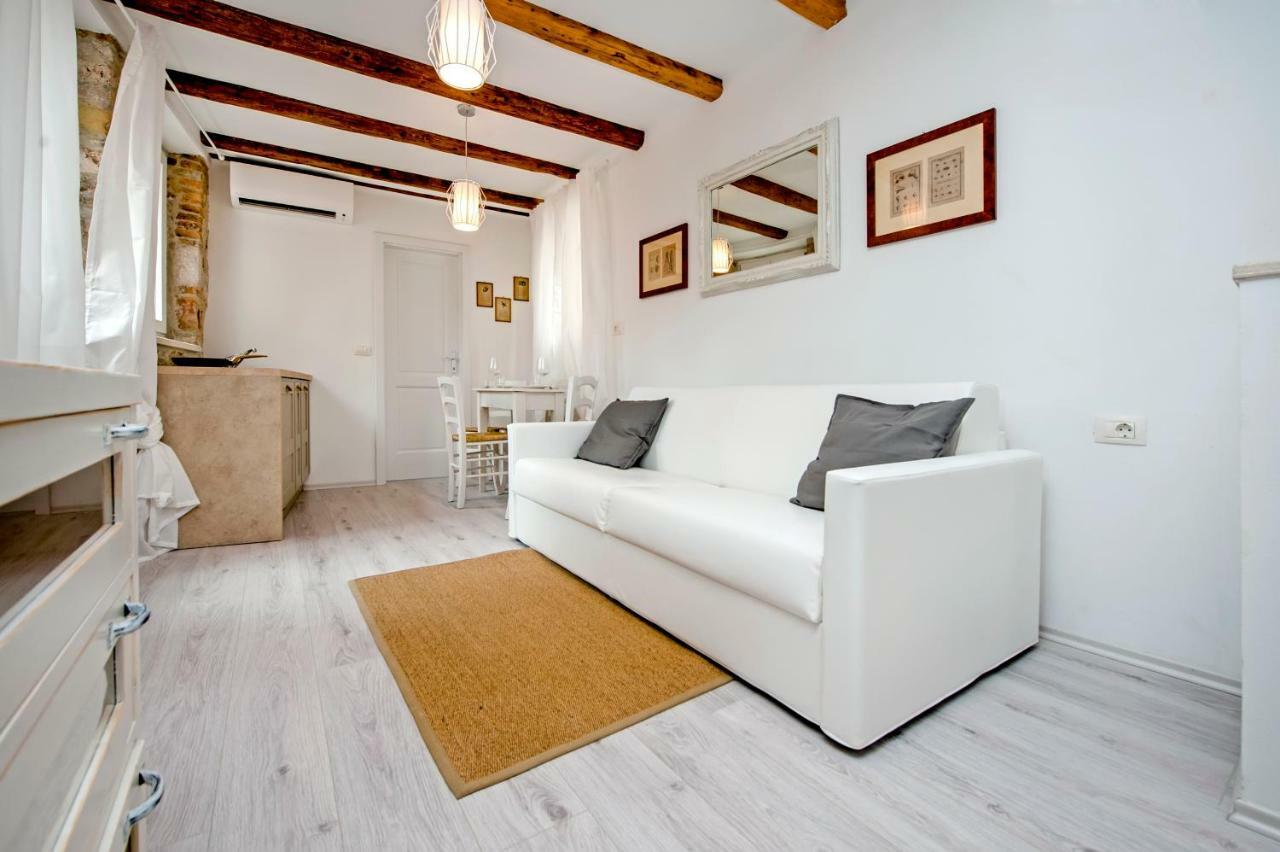 Apartment And Studio Ca' 3 Vie 로비니 외부 사진