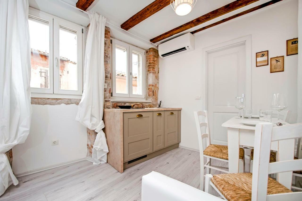 Apartment And Studio Ca' 3 Vie 로비니 외부 사진