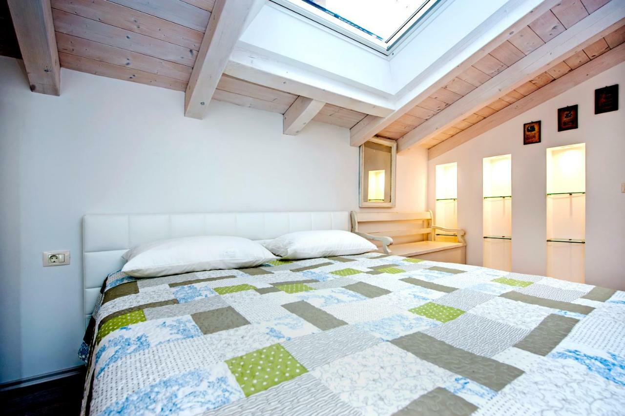 Apartment And Studio Ca' 3 Vie 로비니 외부 사진