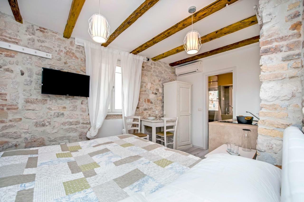 Apartment And Studio Ca' 3 Vie 로비니 외부 사진