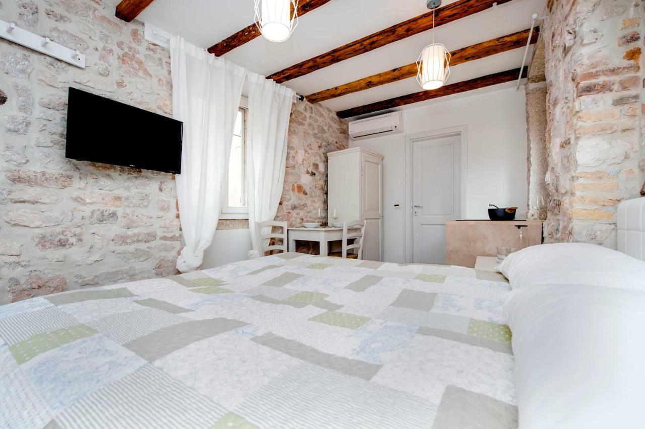 Apartment And Studio Ca' 3 Vie 로비니 외부 사진