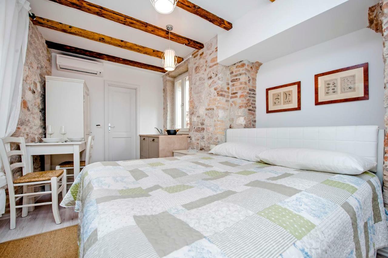 Apartment And Studio Ca' 3 Vie 로비니 외부 사진