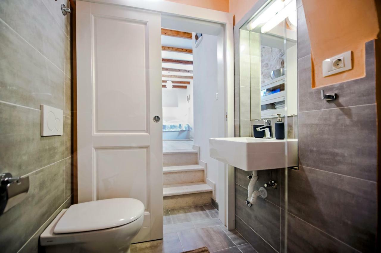 Apartment And Studio Ca' 3 Vie 로비니 외부 사진