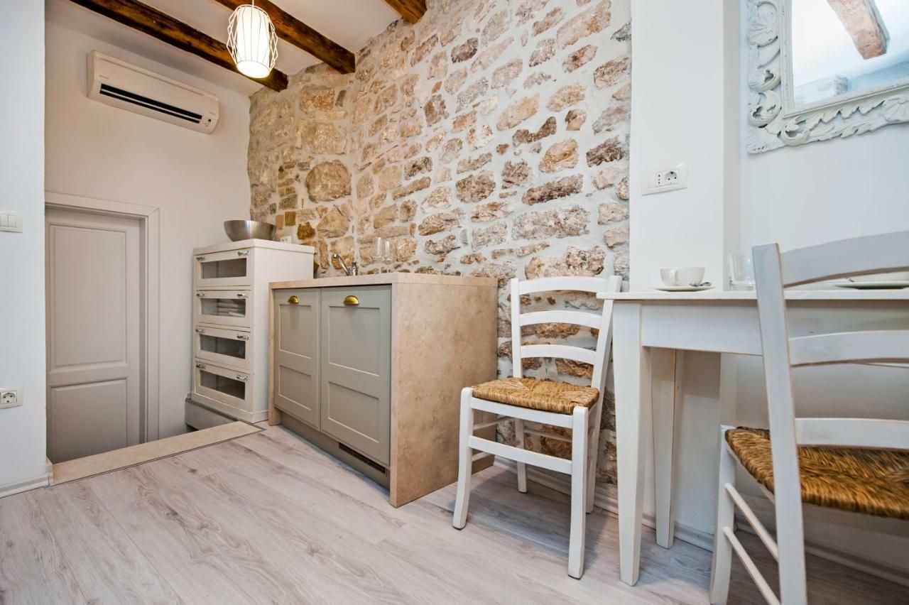 Apartment And Studio Ca' 3 Vie 로비니 외부 사진